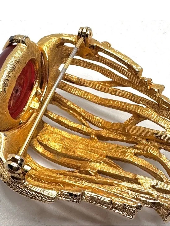 Vintage Hattie Carnegie Unsigned Gold Tone Brooch - Picture 9 of 9